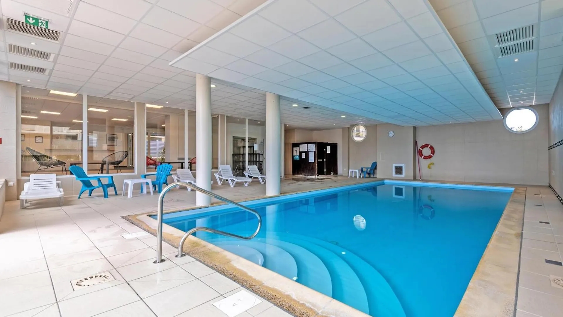 Apartment With Indoor Pool And Sea View Plougonvelin