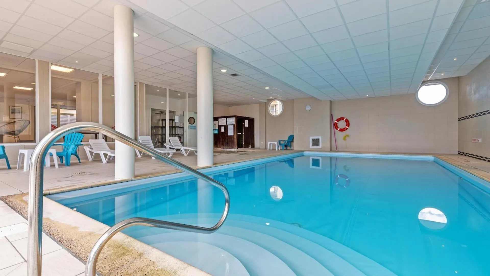 Apartment With Indoor Pool And Sea View Plougonvelin