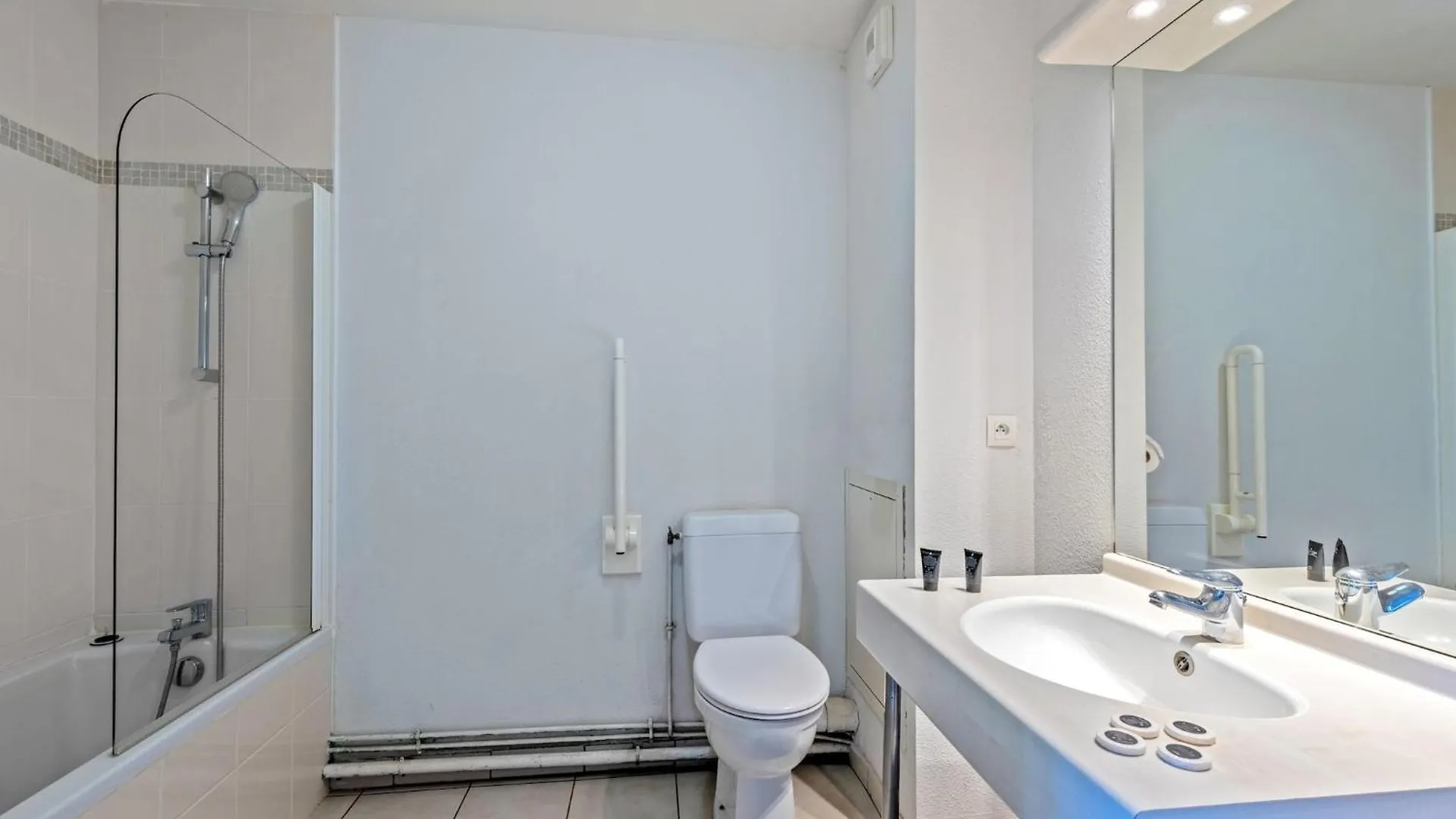 Apartment With Indoor Pool And Sea View Plougonvelin