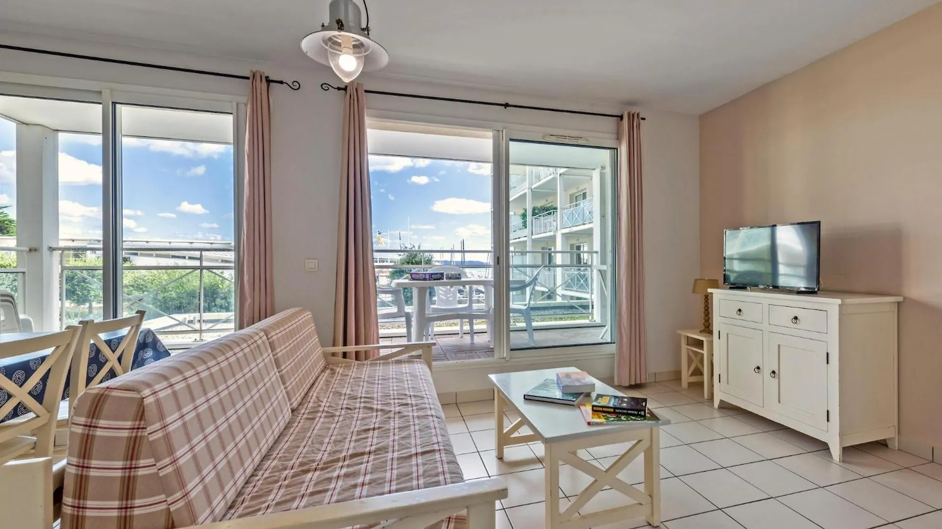Apartment With Indoor Pool And Sea View Plougonvelin
