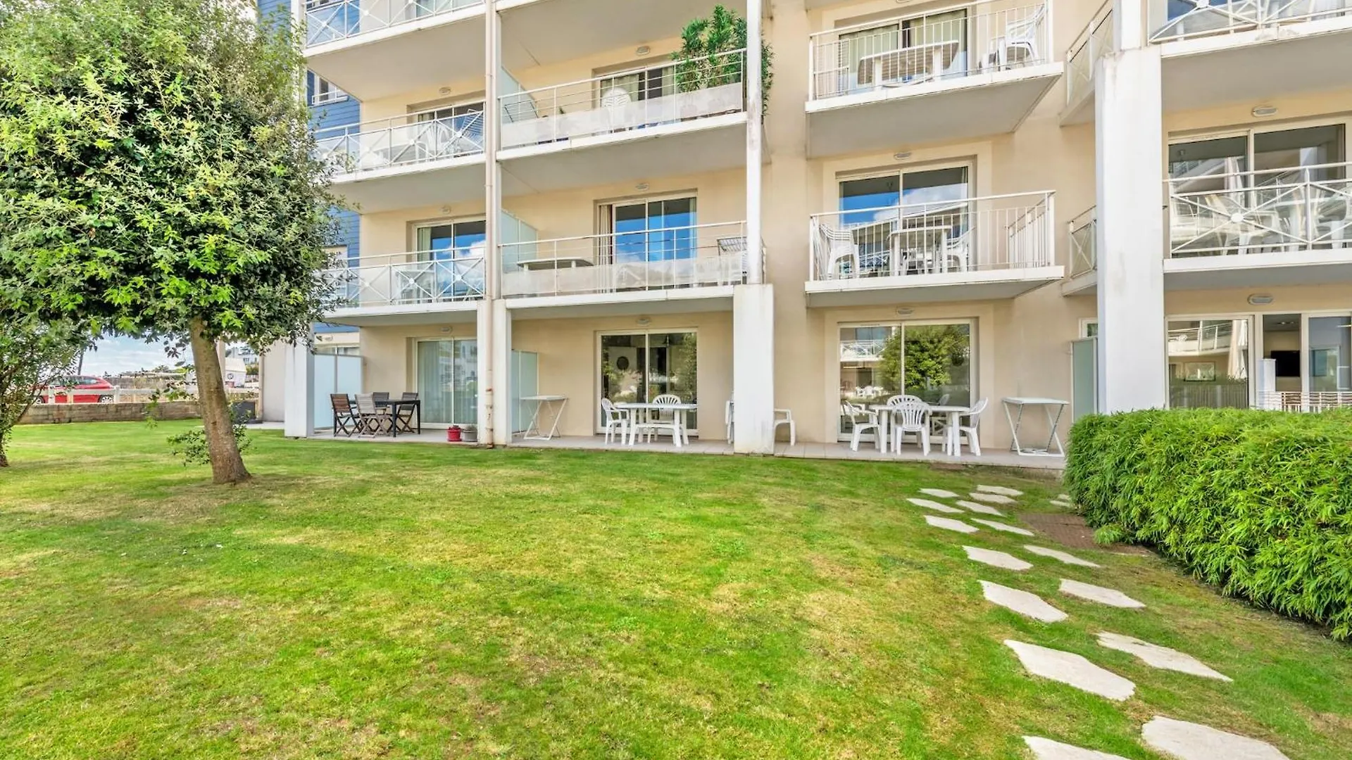 Apartment With Indoor Pool And Sea View Plougonvelin