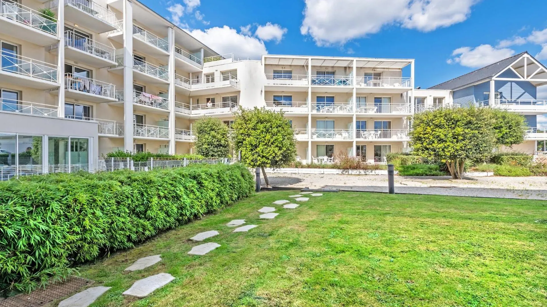 Apartment With Indoor Pool And Sea View Plougonvelin